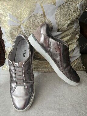 Kizik The Miami Hands Free Slip On Sneakers Metallic Pewter Leather Size 8